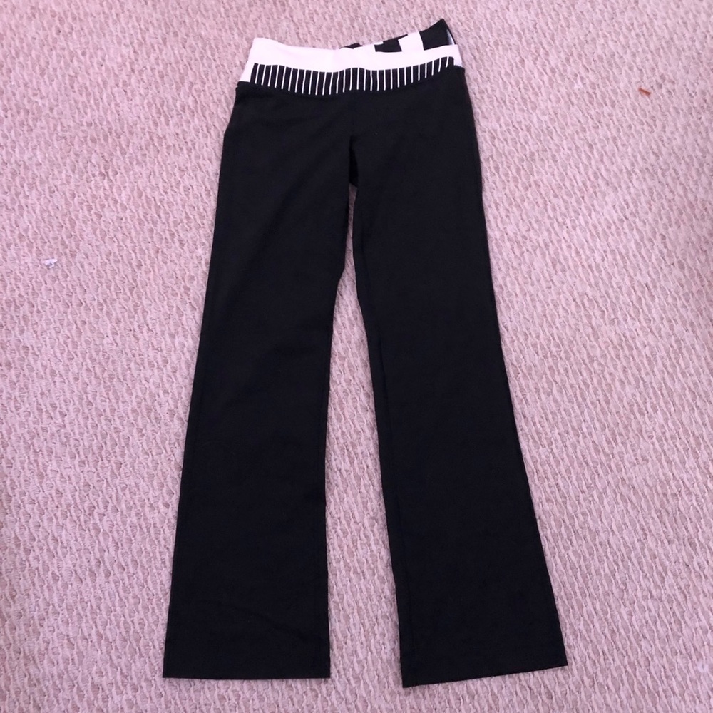 Women’s Lululemon flare yoga pants size small